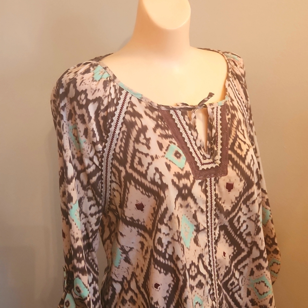 BKE Boutique Aztec Print Women's Medium Blouse